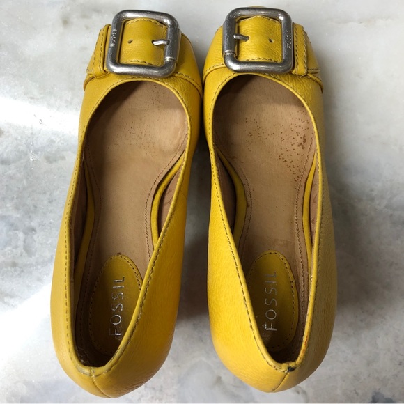 Fossil Maddox Mustard Leather chunky block heel with silver buckle toe pump. 8 - Picture 4 of 12